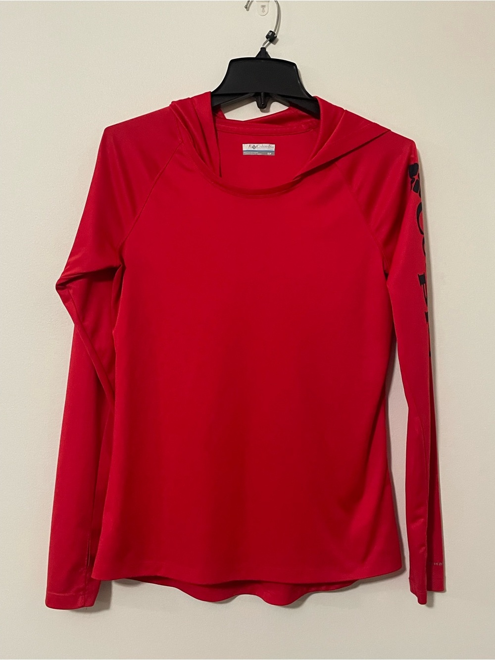Columbia women’s small Omni shade red long sleeve shirt with hood